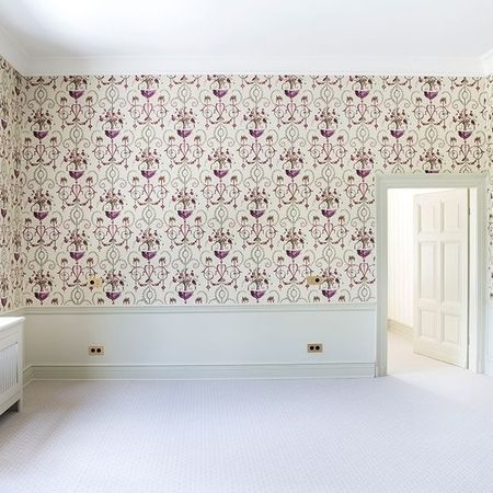 In der Villa Binder wurden Putzschäden repariert, Befunde gesichert, Stuck renoviert und in den Bädern mit Spachteltechniken gearbeitet. Zudem erhielt die Villa Neuanstriche und hochwertige Tapeten.