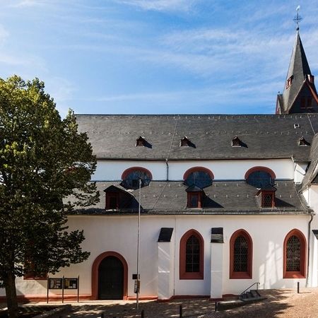 Am Weltkulturerbe Unionskirche Idstein wurde der Putz vollflächig erneuert, die Fassade neu gefasst und die Holzelemente neu gestrichen. Im Innenbereich wurden die Wand- und Deckenflächen neu gefasst.